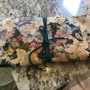 Travel toiletries bag